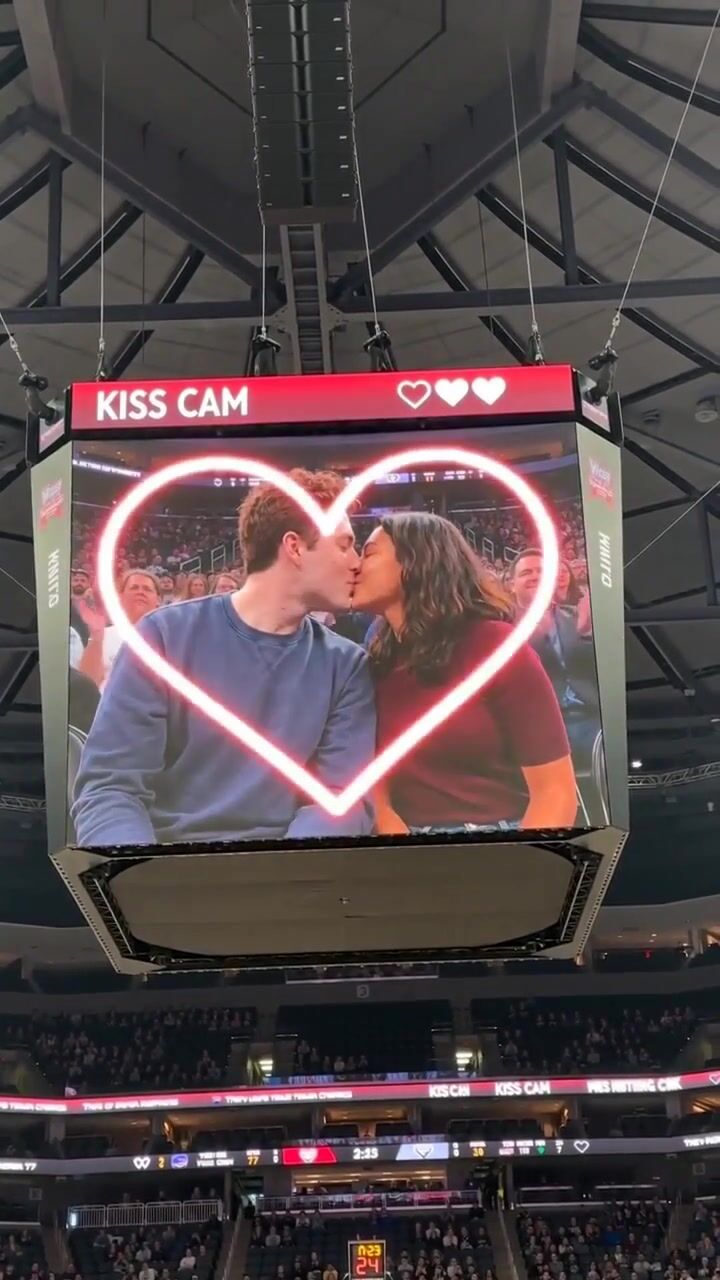 AI-generated example Result for Kiss Cam on the Big Screen
